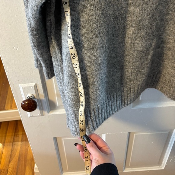 Wild Fable Gray V-Neck Oversized Sweater - Picture 2 of 4